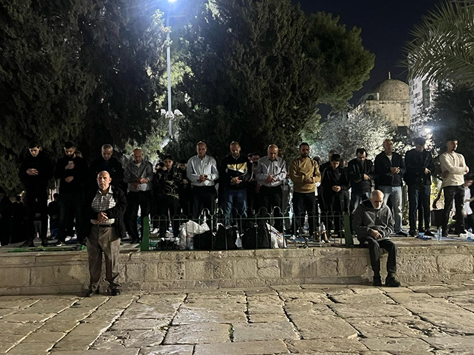 70 ألف مصل أدوا صلاتي العشاء والتراويح في المسجد الأقصى